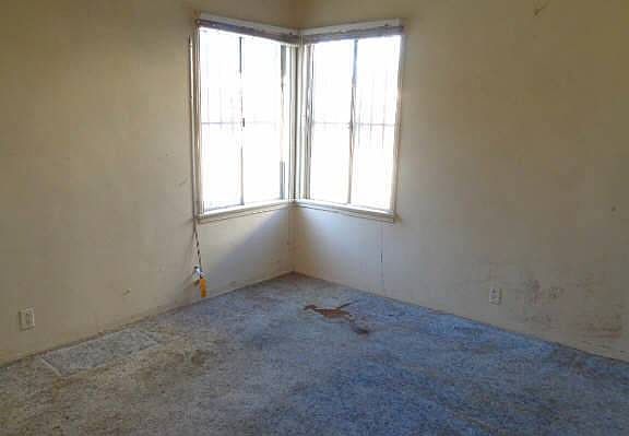 5th image of 208 E 110th St