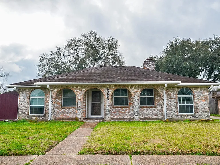 9323 Claridge Dr — Photo 3
