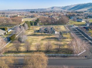 79304 E Badger Meadows Dr, Kennewick, WA