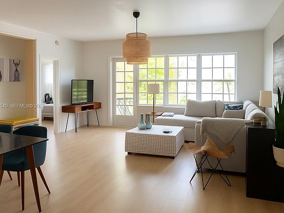3rd image of 910 Bay Dr APT 29