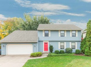 2745 Crow Creek Rd, Bettendorf, IA 52722