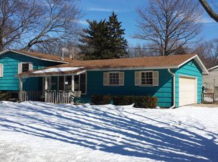 2 Woodcliff Dr, Montgomery, IL 60538