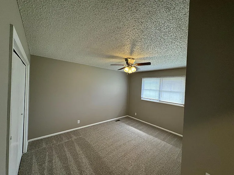 336 N Country Acres Ave — Photo 7