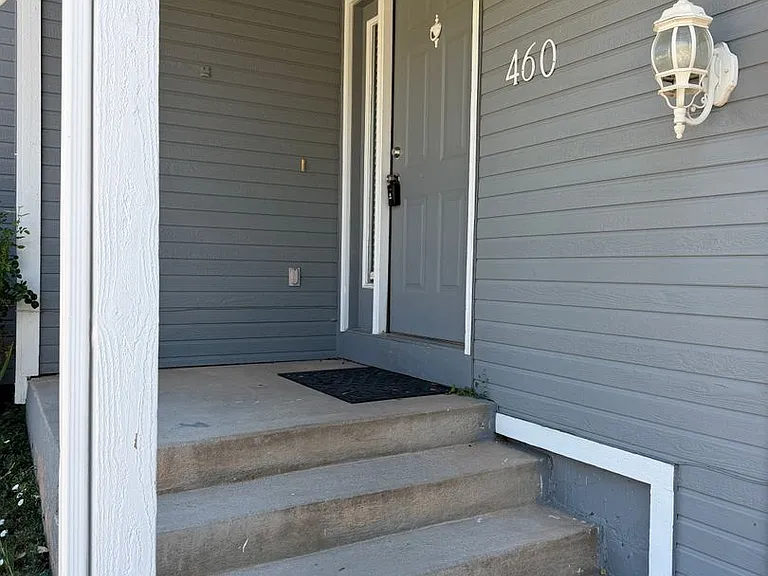 460 Palmetto Dr — Photo 2