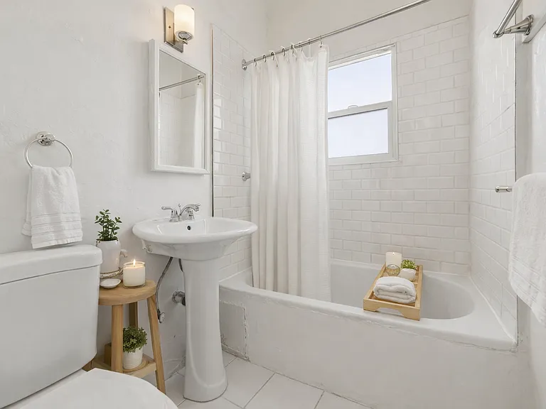 1427 N Kingsley Dr — Photo 5