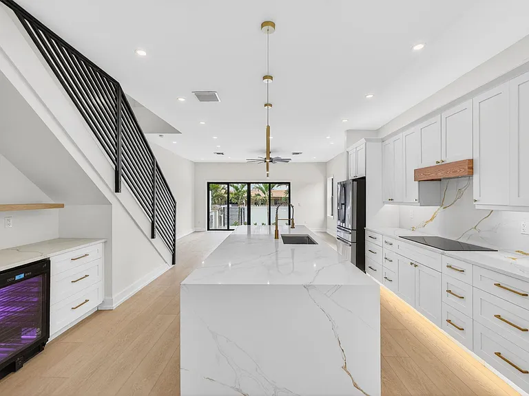 507 SW 11th St — Photo 9