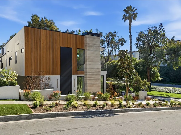 400 Heliotrope Ave — Photo 2