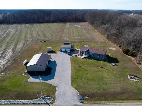 1735 Buckeye Rd, Flora, IL 62839