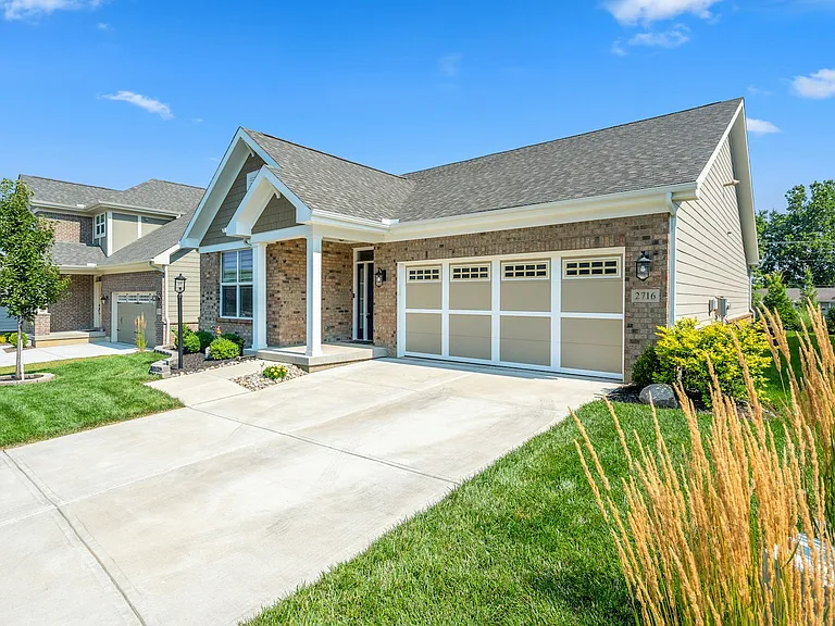 2716 E Millstone Dr — Photo 3