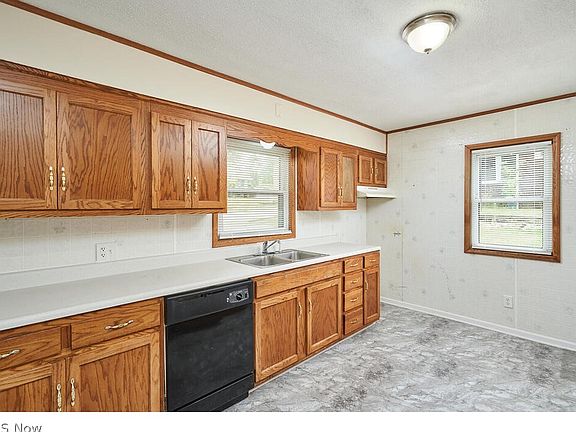 2nd image of 186 E Baird Ave