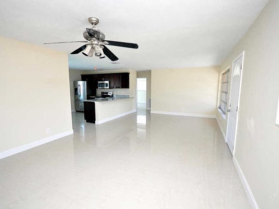 3rd image of 942 Montego Dr