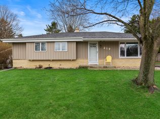 219 W Highland Dr, Grafton, WI 53024
