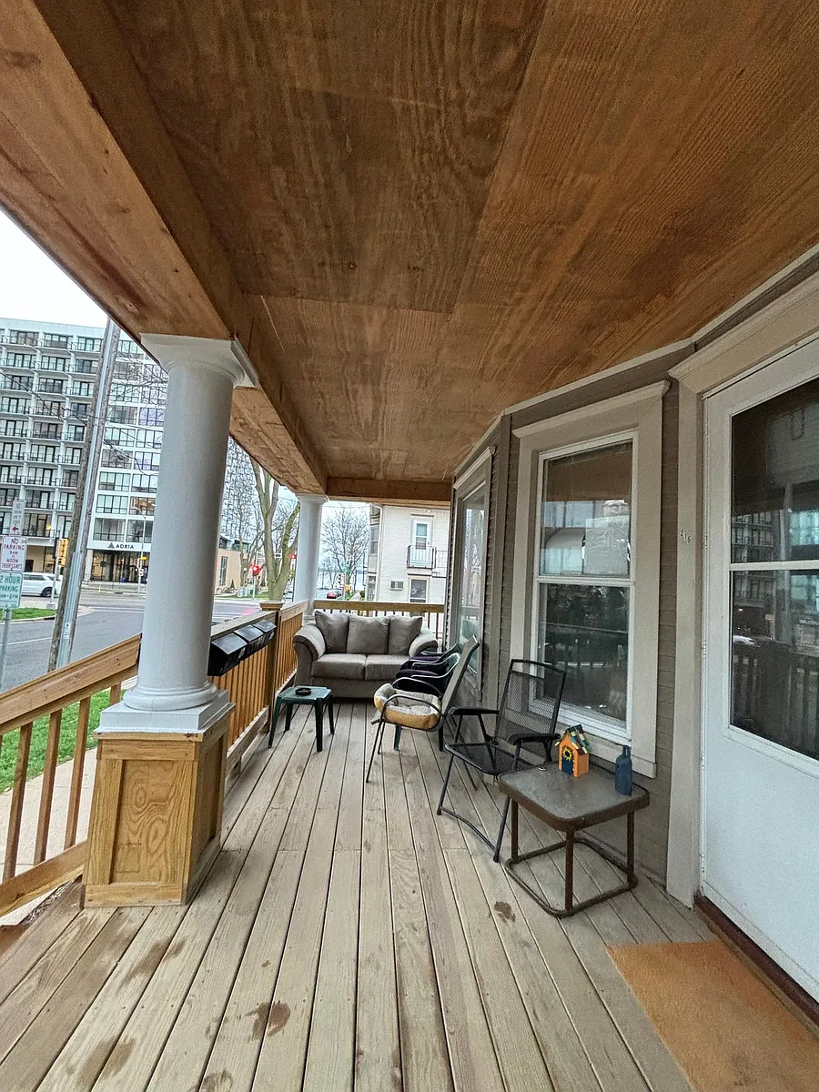 Building Photo - 214 S Henry St #3