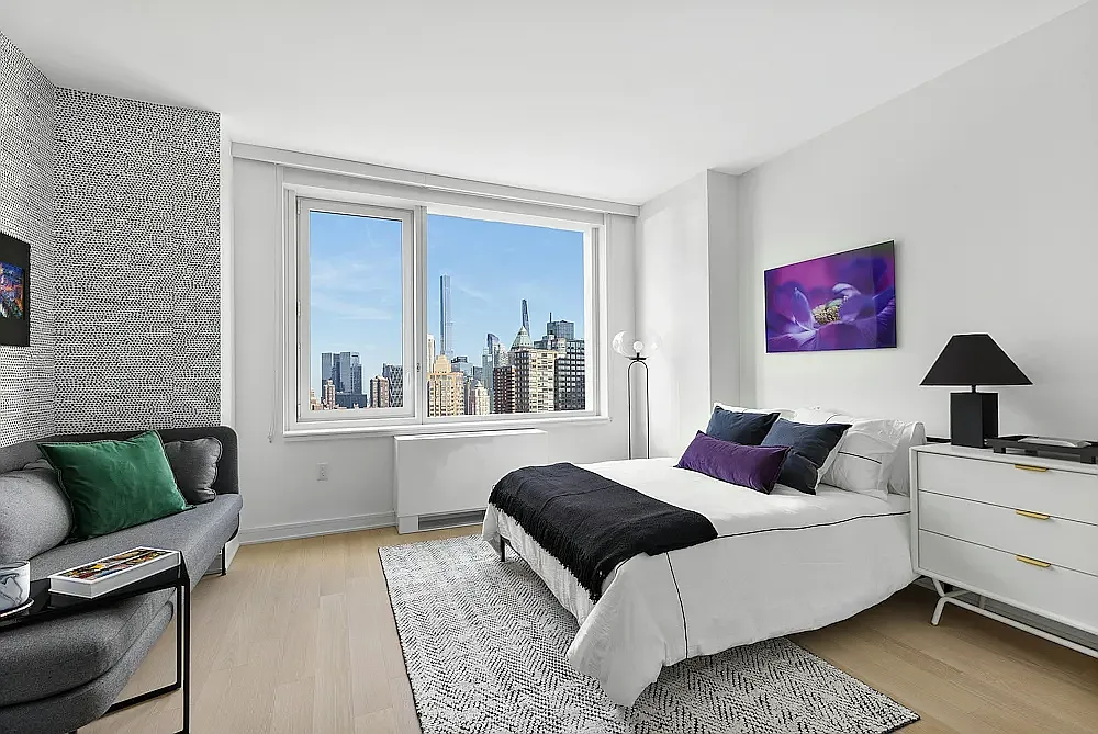 555 West 38th Street — Photo 1
