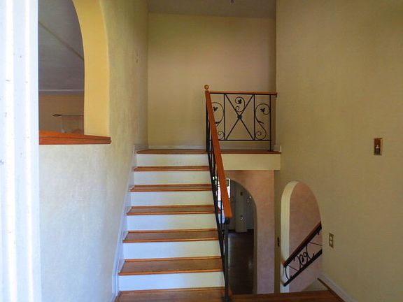 3rd image of 2309 Woodland Way
