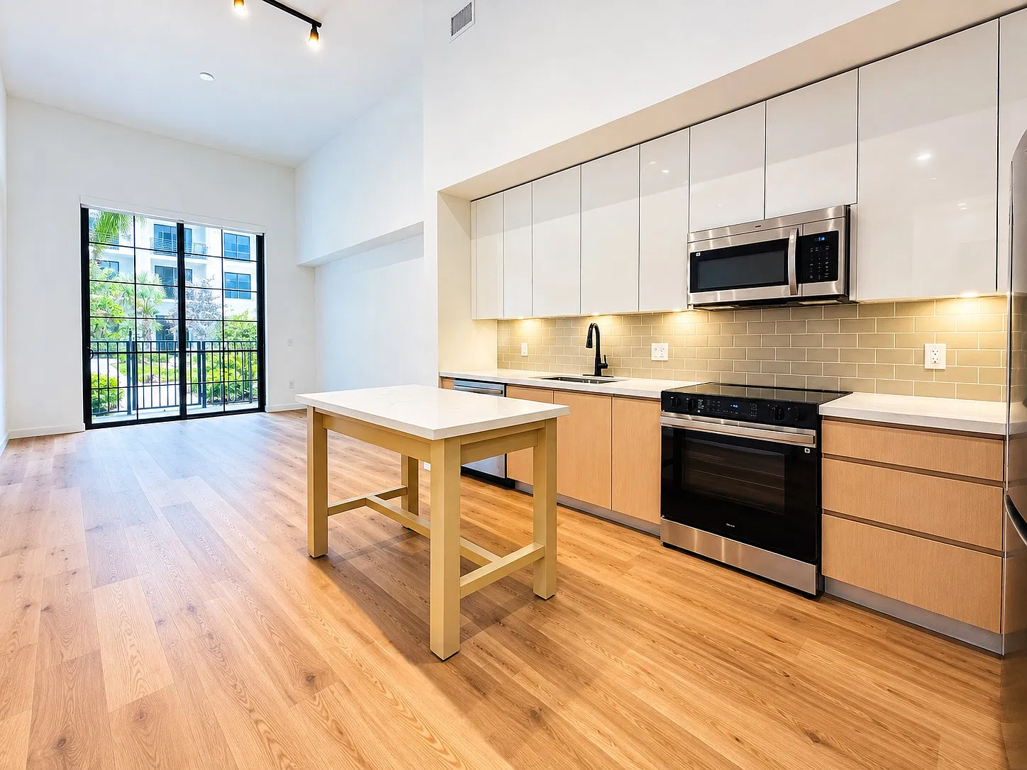 1 bed, 900 sqft, $2,950 — Photo 2