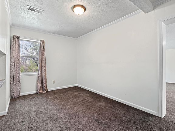 4th image of 668 Westview Rd