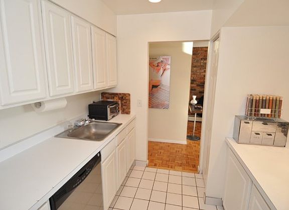 3rd image of 427 Oregon St #1576646