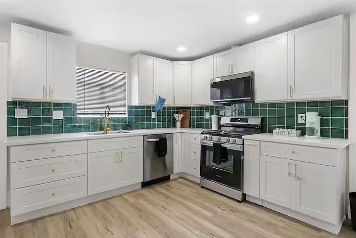 4 bed, 1456 sqft, $4,100 — Photo 4
