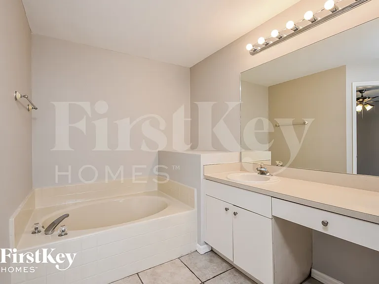 120 SE 46th St — Photo 9