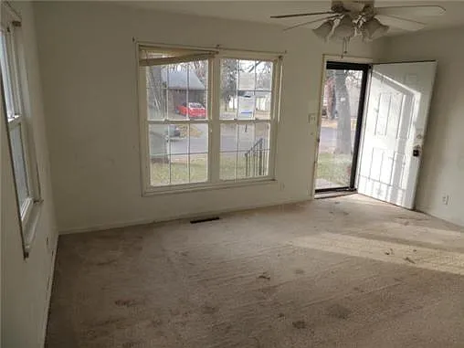 3600 NE 54th Ter — Photo 5