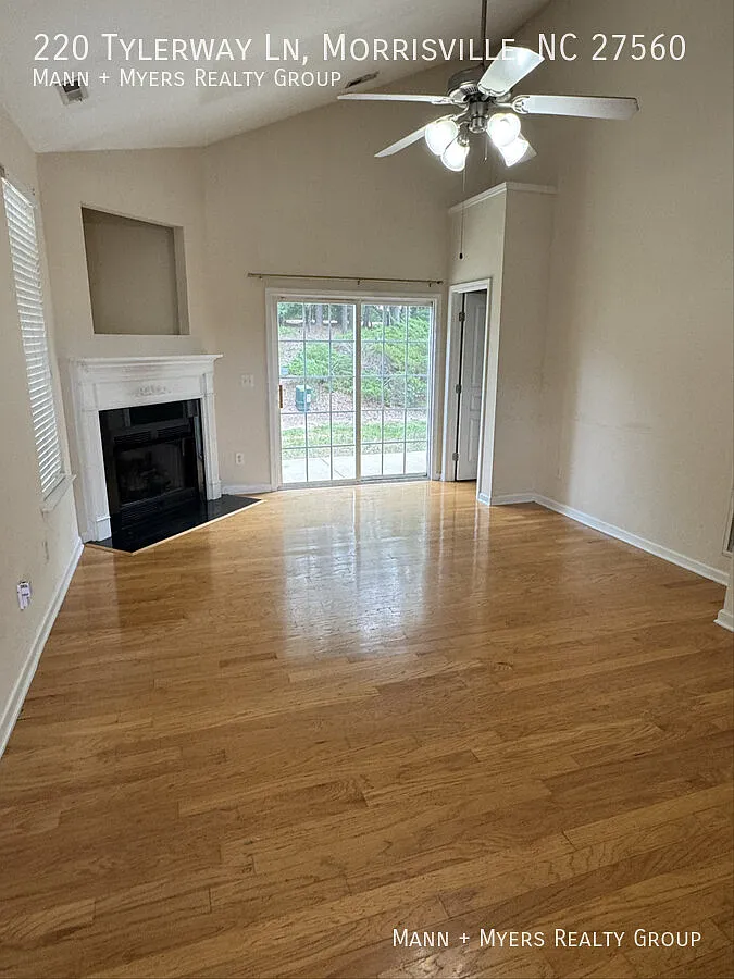 3 bds -2,5 baths Townhome — Photo 3