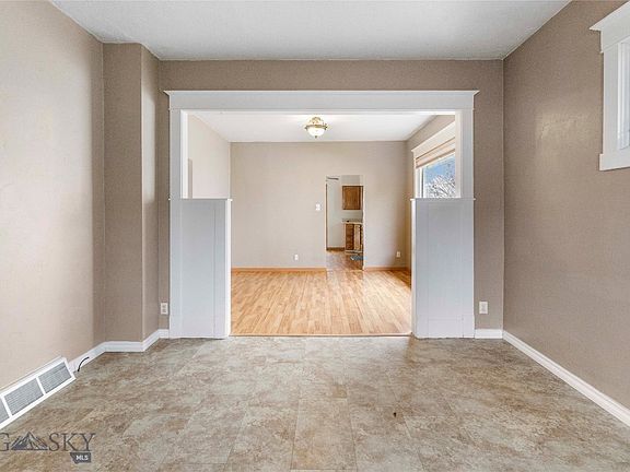 3rd image of 816 Waukesha St