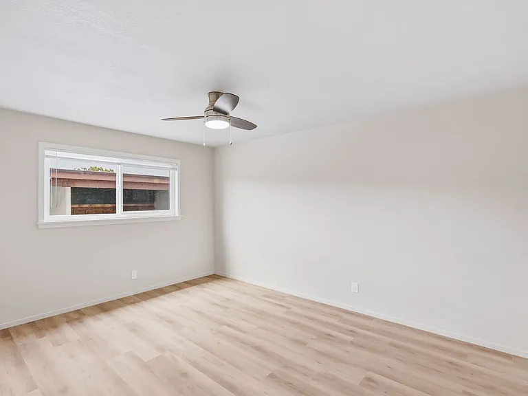 Del Amo Residences — Photo 14
