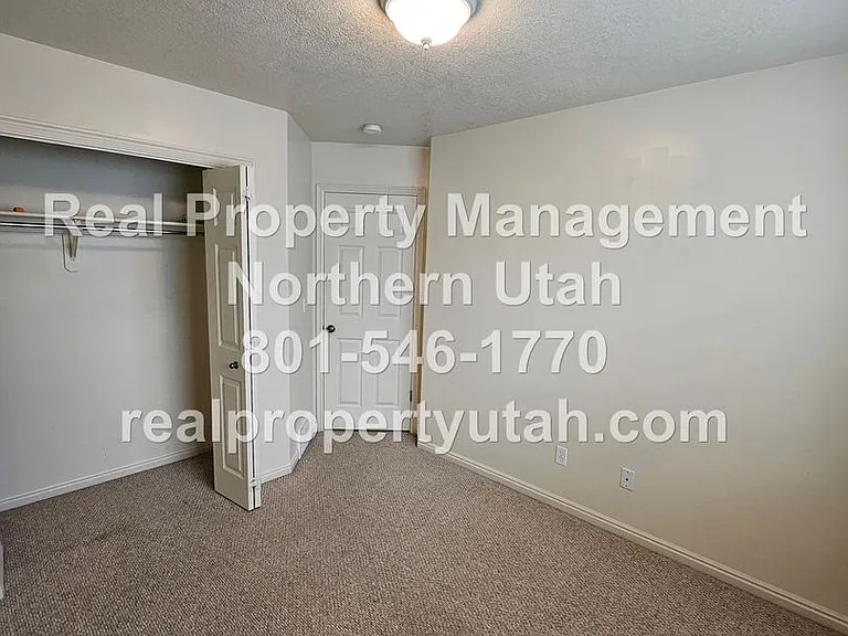 1419 S Blossom Ln — Photo 11