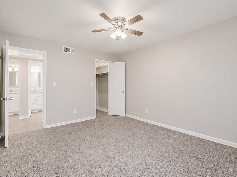 Modern Living in the Heart of Northlake — Photo 101