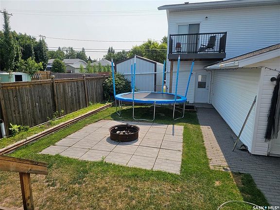 4th image of 272 5th AVENUE W