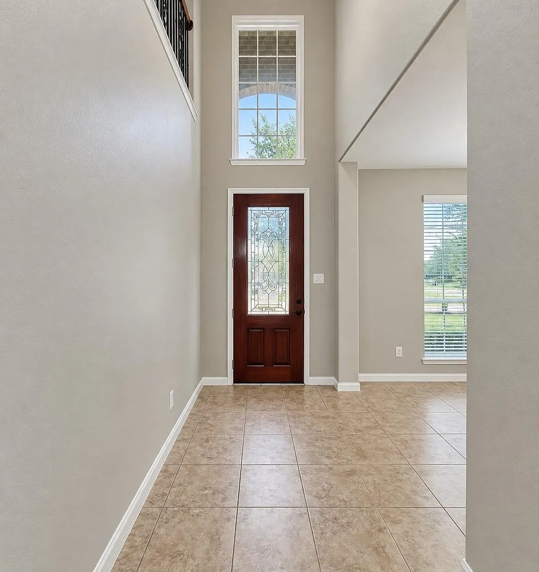4 bed, 2.5 bath, 2746 sqft, $3,200 — Photo 2