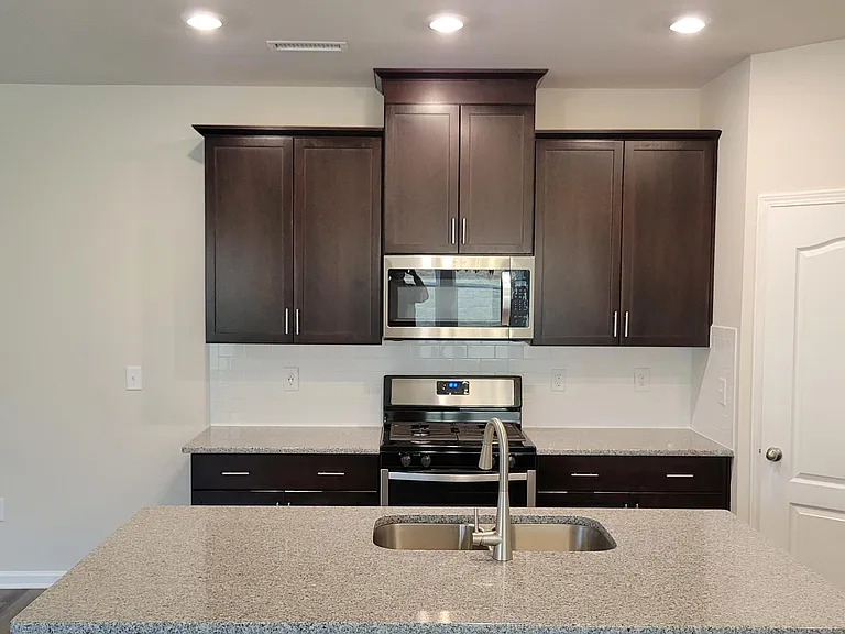 111 Sweet Olive St — Photo 5