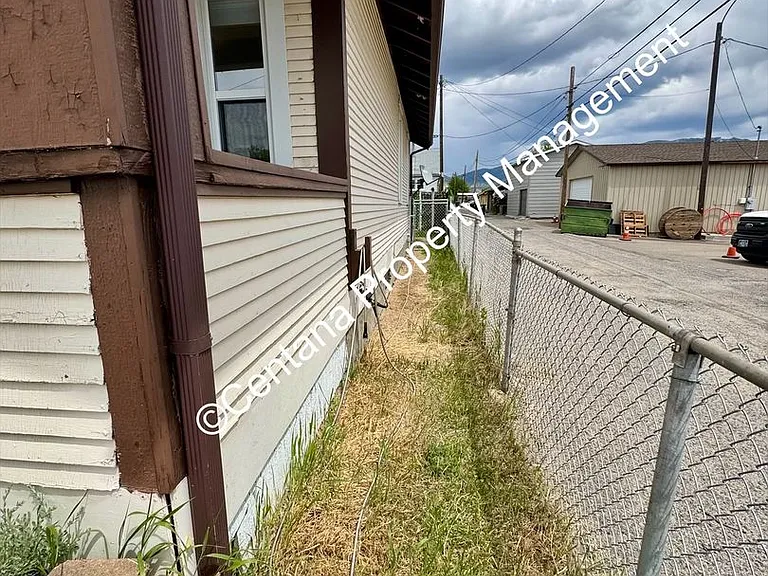 1130 Missouri Ave — Photo 4