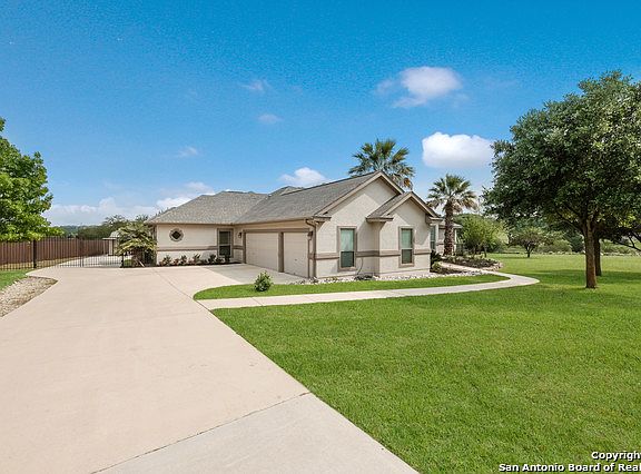 3rd image of 208 Deer Cross Ln