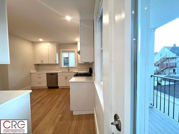 5th image of 238 Willow Ave #2