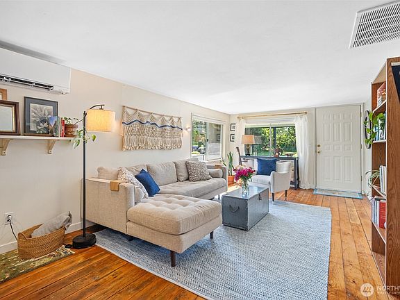 5th image of 811 W Hazel Street