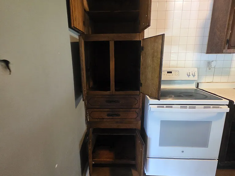 1303 E Hickory St — Photo 6