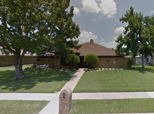 1537 Oak Creek Dr, Lewisville, TX 75077