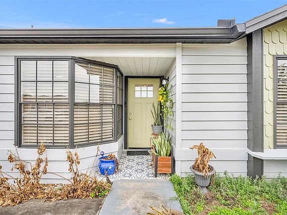 2nd image of 2901 Chalmer St