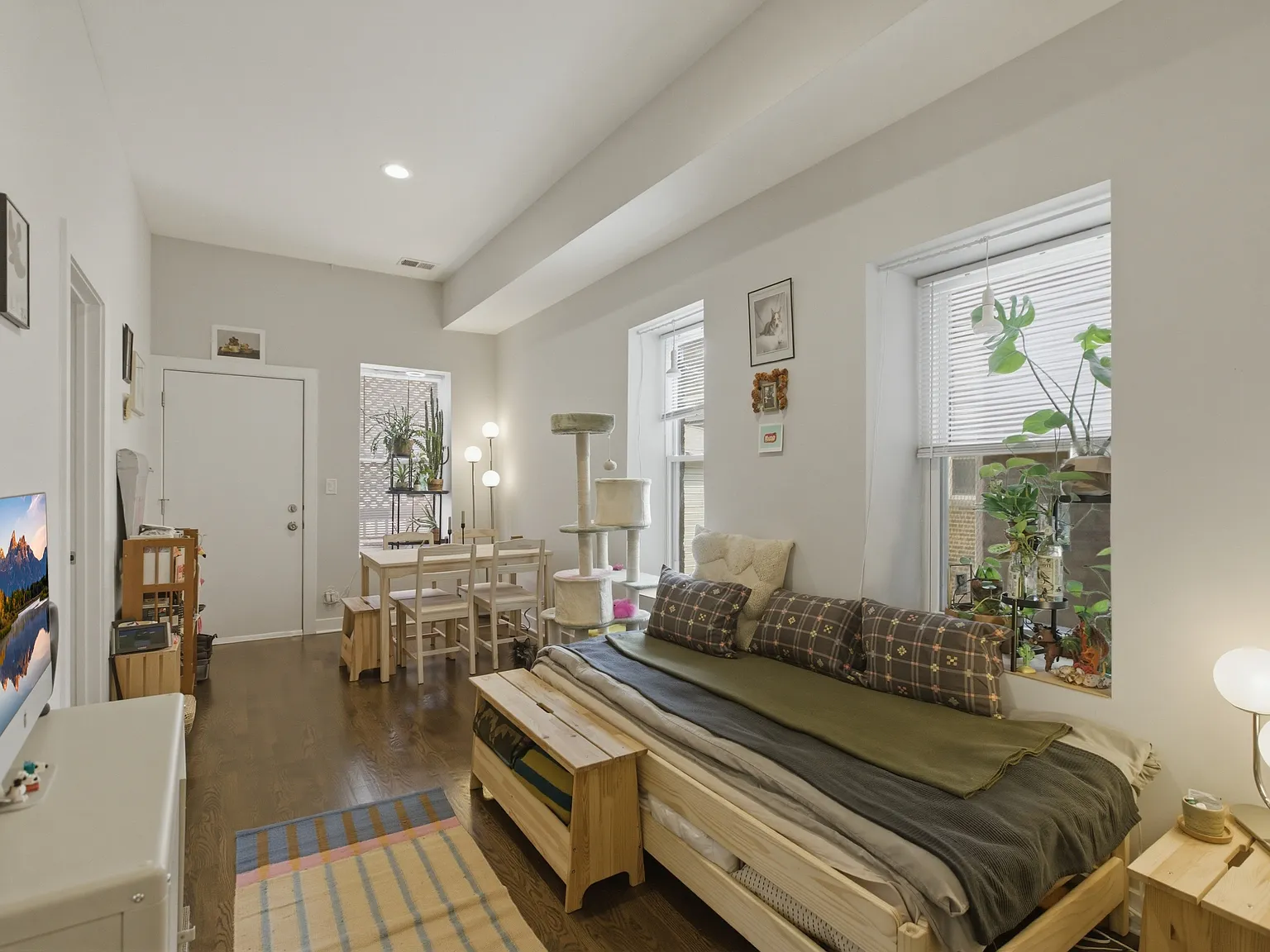 2 bed, 1.0 bath, $2,000 — Photo 2
