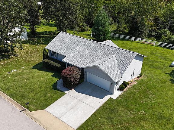 3rd image of 35 Westwood Dr