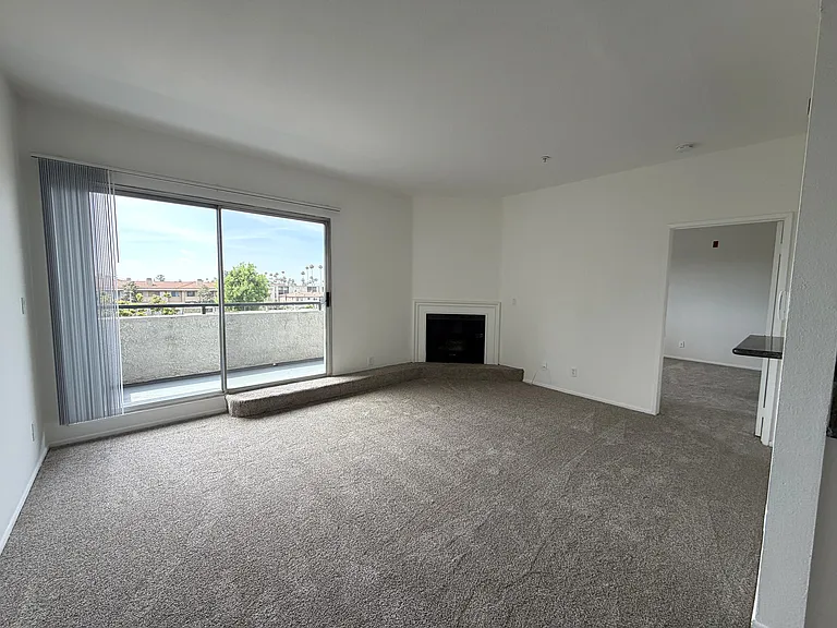 147 S Oak Knoll — Photo 6