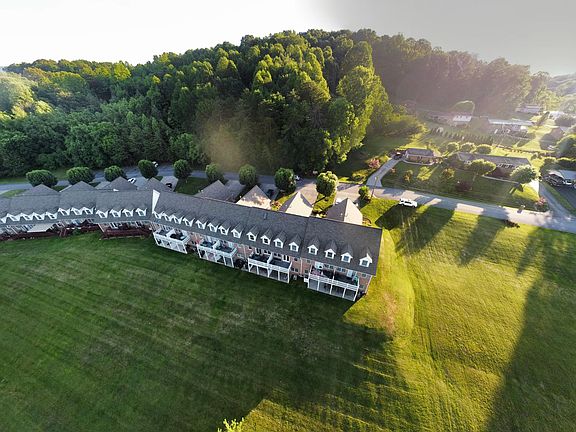 4th image of 428 Alexander Ave #0