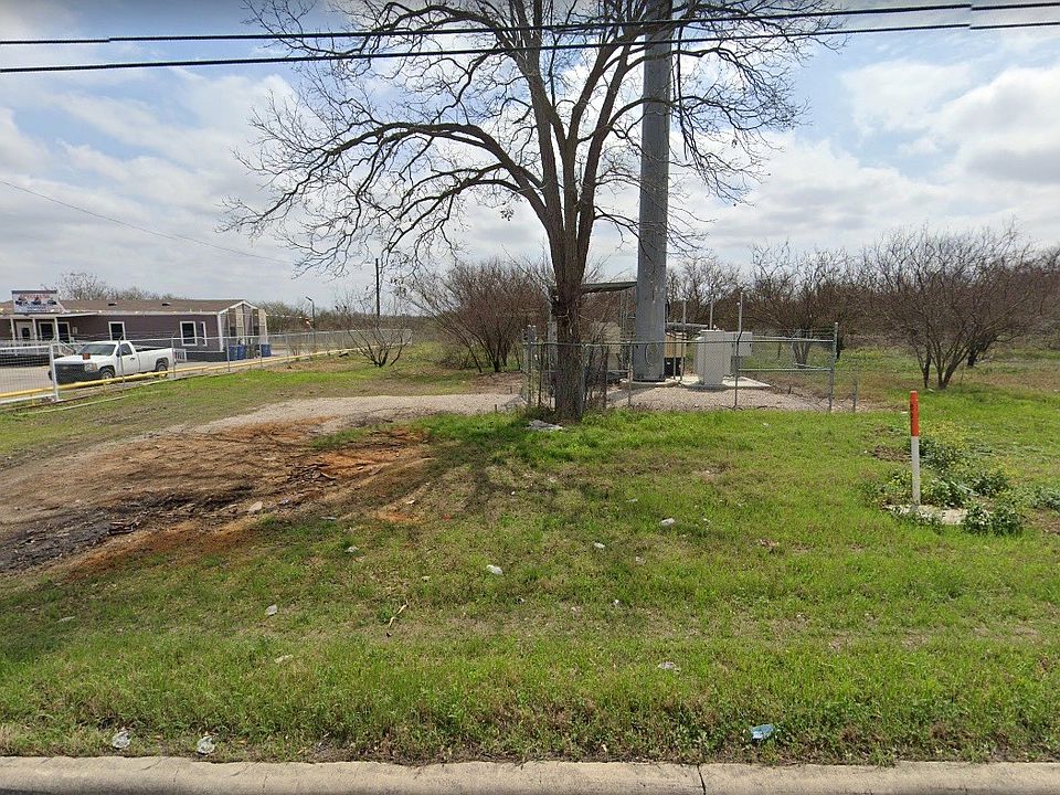 2nd image of 15800 Nacogdoches Rd