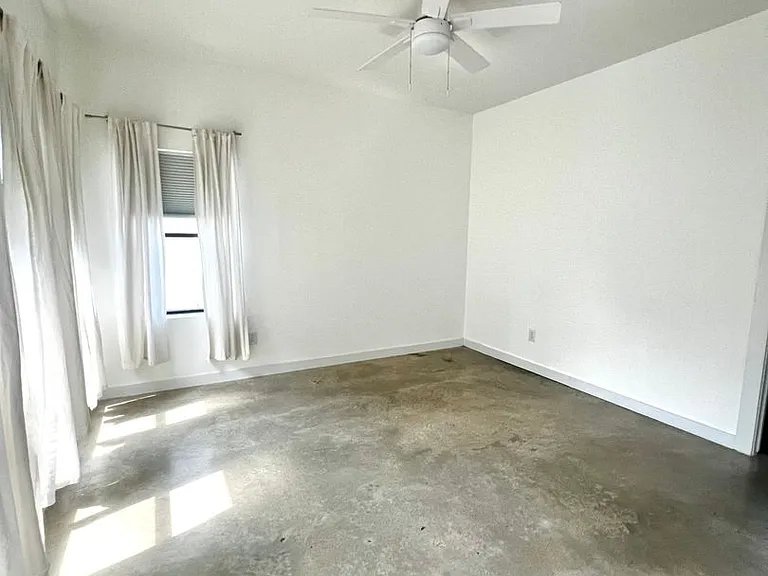5900 Toscana Ave — Photo 11