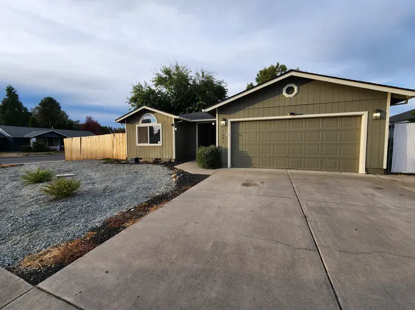 1001 Juanita Way, Central Pt, OR 97502