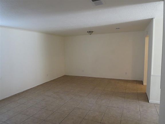 3rd image of 9326 Nyssa St #1