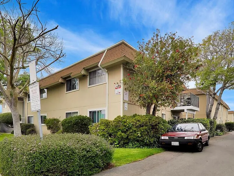 2727 Marina Boulevard — Photo 2