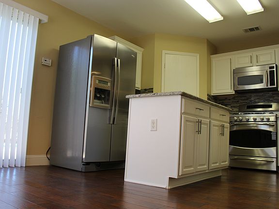 2nd image of 2205 Spruce Cir